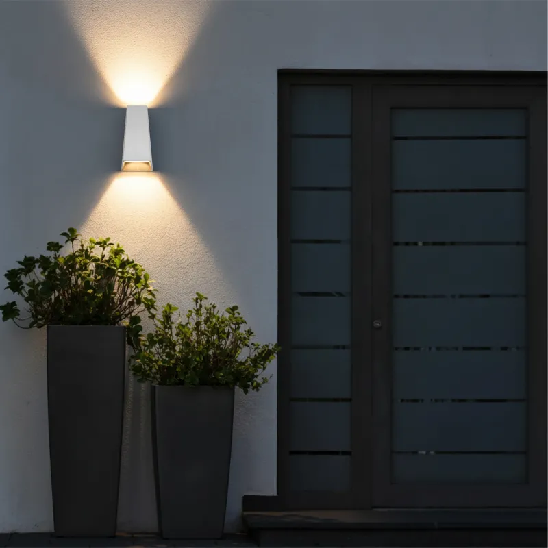 kelvo® FLUX KLV-101-0121 Φωτιστικό Τοίχου / Απλίκα LED 6W 750lm 30° AC 220-240V Αδιάβροχο IP65 Θερμό Λευκό 2700K - Bridgelux COB Chip & TÜV SÜD Driver - Λευκό Ματ - Μ5 x Π8.5 x Υ17cm - 5 Χρόνια Εγγύηση
