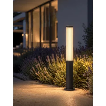 GLOBOSTAR® CYLIS GLB-103-0014 Φωτιστικό Κολωνάκι Κήπου LED 15W 1350lm 360° AC 220-240V Αδιάβροχο IP65 Θερμό Λευκό 2700K - Sanan SMD Chip - Μαύρο Ματ - Μ13 x Π13 x Υ80cm - 3 Χρόνια Εγγύηση
