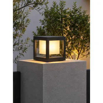 GLOBOSTAR® PRISM GLB-103-0017 Φωτιστικό Κολωνάκι Κήπου LED 10W 900lm 90° AC 220-240V Αδιάβροχο IP65 Θερμό Λευκό 2700K - Sanan SMD Chip - Μαύρο Ματ - Μ15 x Π15 x Υ16cm - 3 Χρόνια Εγγύηση