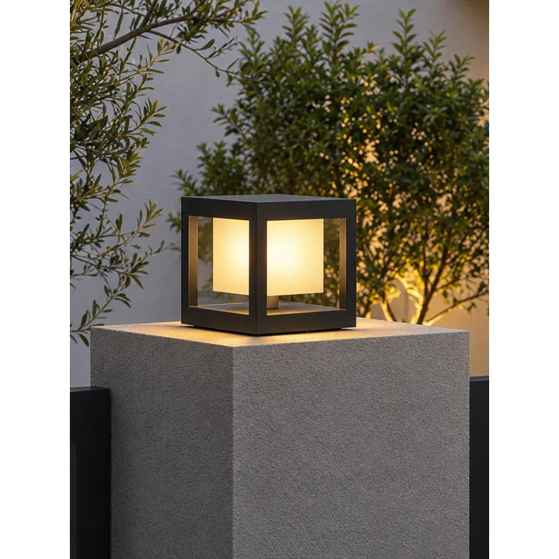 GLOBOSTAR® PRISM GLB-103-0017 Φωτιστικό Κολωνάκι Κήπου LED 10W 900lm 90° AC 220-240V Αδιάβροχο IP65 Θερμό Λευκό 2700K - Sanan SMD Chip - Μαύρο Ματ - Μ15 x Π15 x Υ16cm - 3 Χρόνια Εγγύηση