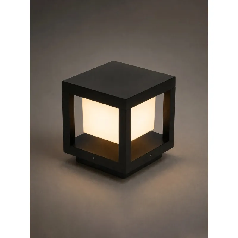 GLOBOSTAR® PRISM GLB-103-0017 Φωτιστικό Κολωνάκι Κήπου LED 10W 900lm 90° AC 220-240V Αδιάβροχο IP65 Θερμό Λευκό 2700K - Sanan SMD Chip - Μαύρο Ματ - Μ15 x Π15 x Υ16cm - 3 Χρόνια Εγγύηση