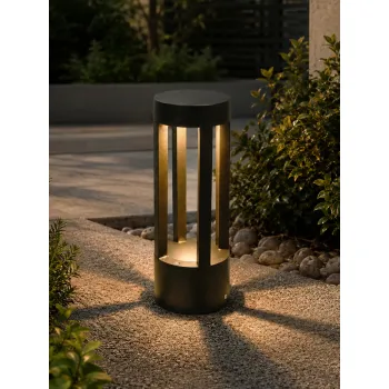 GLOBOSTAR® PRISM GLB-103-0018 Φωτιστικό Κολωνάκι Κήπου LED 8W 720lm 90° AC 220-240V Αδιάβροχο IP65 Θερμό Λευκό 2700K - Sanan SMD Chip - Μαύρο Ματ - Μ10.5 x Π10.5 x Υ30cm - 3 Χρόνια Εγγύηση