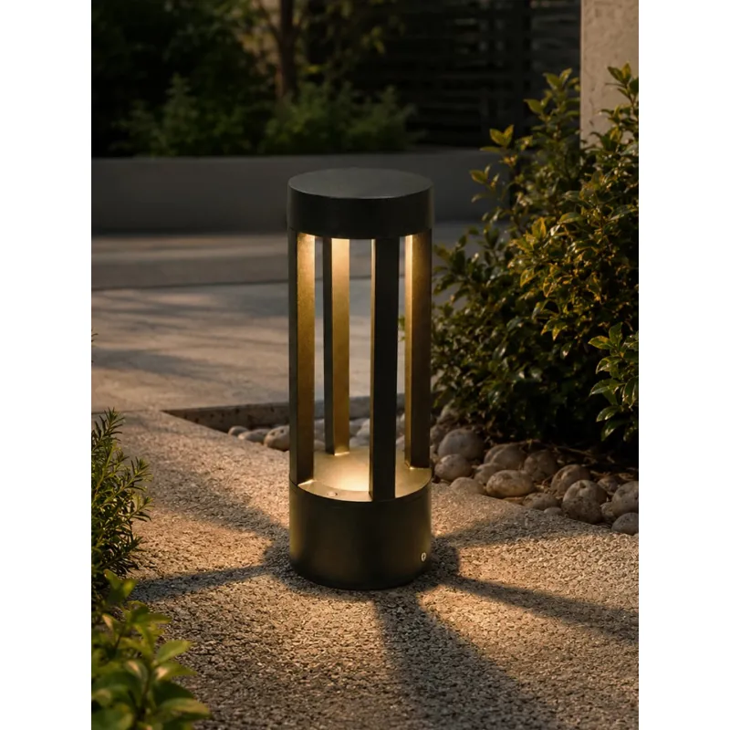GLOBOSTAR® PRISM GLB-103-0018 Φωτιστικό Κολωνάκι Κήπου LED 8W 720lm 90° AC 220-240V Αδιάβροχο IP65 Θερμό Λευκό 2700K - Sanan SMD Chip - Μαύρο Ματ - Μ10.5 x Π10.5 x Υ30cm - 3 Χρόνια Εγγύηση