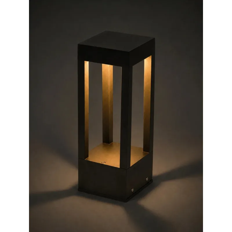 GLOBOSTAR® PRISM GLB-103-0019 Φωτιστικό Κολωνάκι Κήπου LED 8W 720lm 90° AC 220-240V Αδιάβροχο IP65 Θερμό Λευκό 2700K - Sanan SMD Chip - Μαύρο Ματ - Μ11 x Π11 x Υ30cm - 3 Χρόνια Εγγύηση